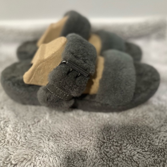 UGG Women Gray Fur Sheepskin Fuzz Yeah Slide Sandal Size 9 - Picture 1 of 6